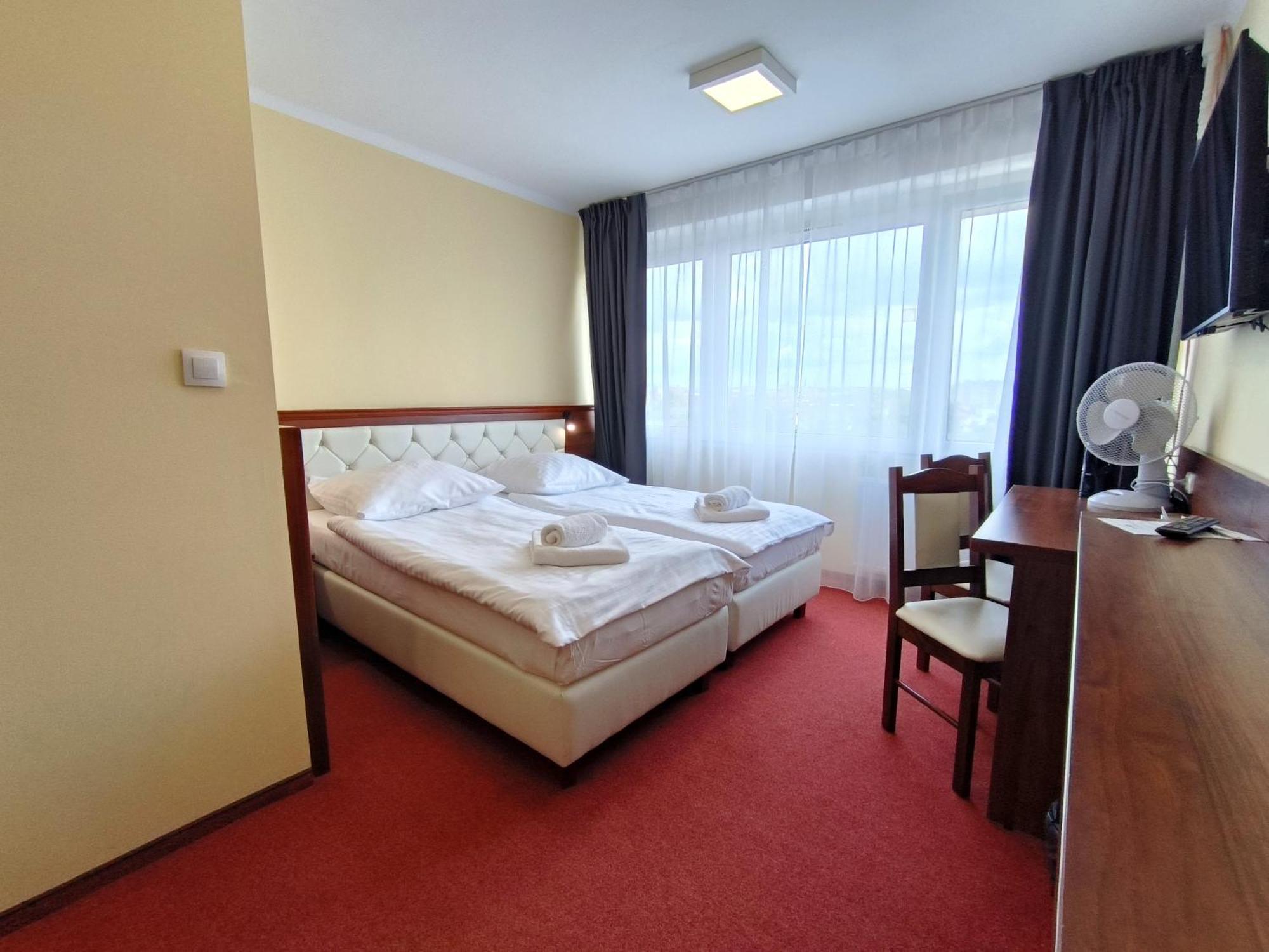 Hotel Sill Кельце Экстерьер фото